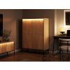 A FLOW magas komód LED világítása este