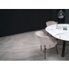 Navi szék az asztalnál